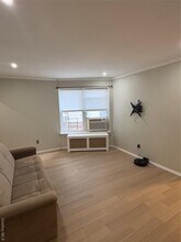 305 Sixth Ave in Pelham, NY - Foto de edificio - Building Photo