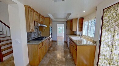 1013 Powell Dr in Placentia, CA - Foto de edificio - Building Photo