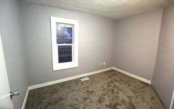 207 S Maple Ave in Logan, IA - Building Photo - Building Photo