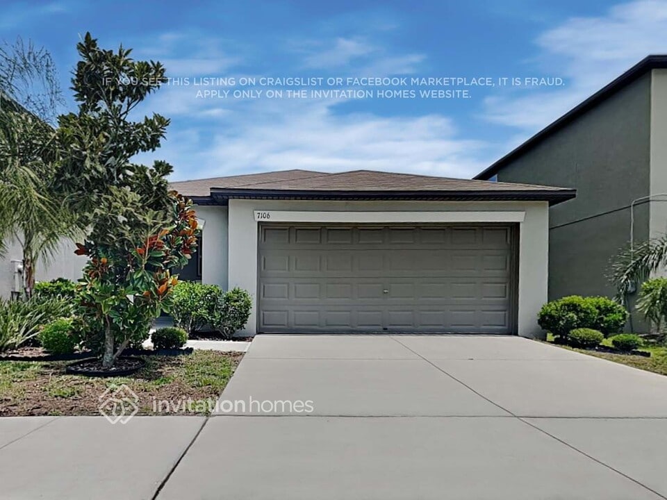 7106 Paradise Island Ct in Sun City Center, FL - Building Photo