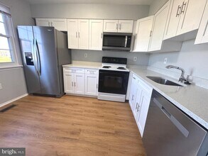 17 Holland Hill Ct in Catonsville, MD - Building Photo - Building Photo