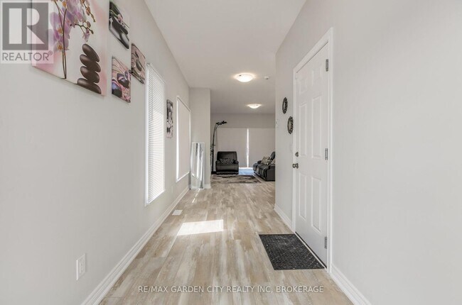 33 Bounty Ave in Thorold, ON - Building Photo - Building Photo