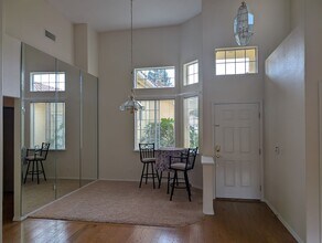 2344 Sierra Madre Ave in Clovis, CA - Building Photo - Building Photo