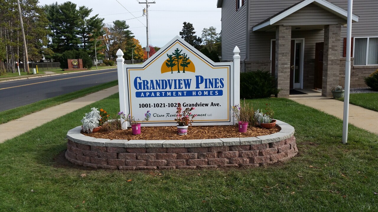 1021 Grandview Ave in Tomah, WI - Building Photo