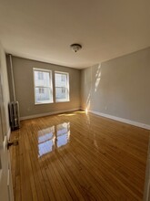 747 Washington St, Unit 2 in Brookline, MA - Foto de edificio - Building Photo