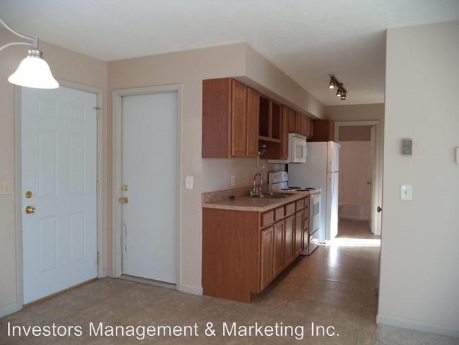 Carmen Court Apartments in Minot, ND - Building Photo - Building Photo