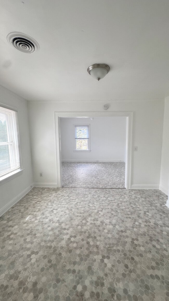 322 S Ottawa St, Unit Upstairs