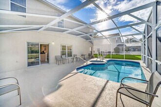 439 Bloomingdale Dr in Davenport, FL - Foto de edificio - Building Photo