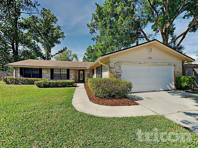 1734 Alder Dr in Orange Park, FL - Foto de edificio - Building Photo