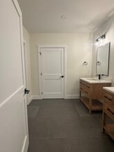 404 Main St, Unit 404 Main St Unit4 in New London, NH - Building Photo - Building Photo