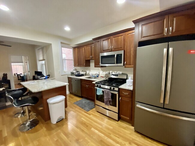 1029 Tremont St, Unit 3 in Boston, MA - Foto de edificio - Building Photo