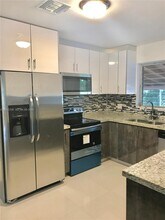 3700 Taft St in Hollywood, FL - Building Photo - Building Photo