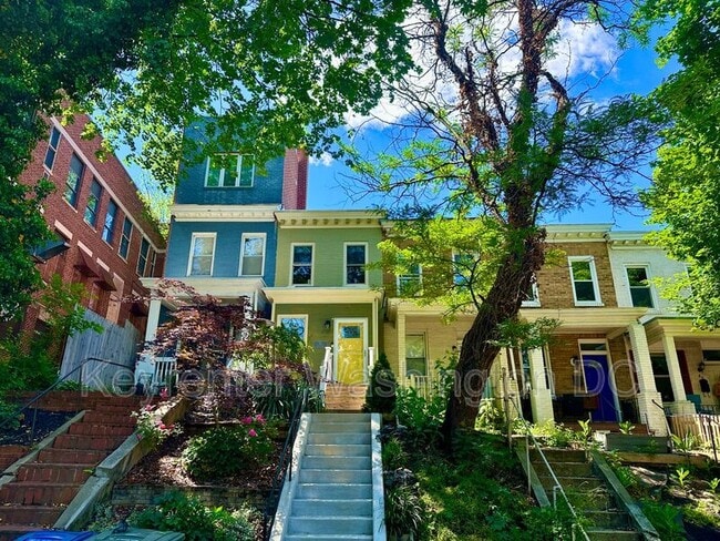 property at 55 Todd Pl NE