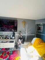 3465 Via Poinciana, Unit 405 in Greenacres, FL - Building Photo