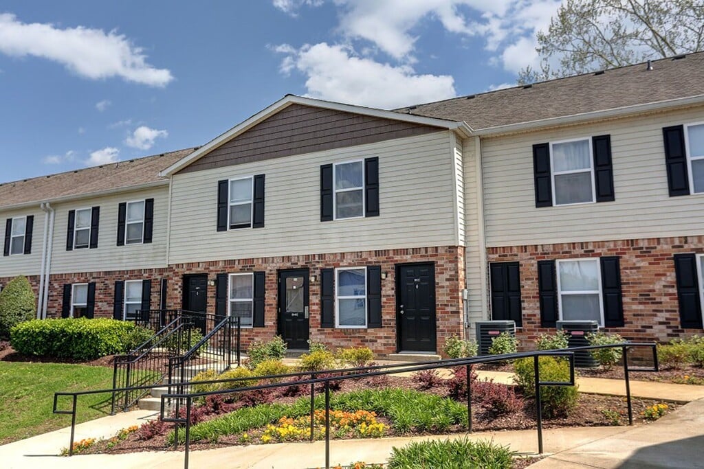 River Retreat Apartments in Madison, TN