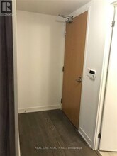 11 Wellesley St W in Toronto, ON - Building Photo - Building Photo