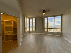 725 Kapiolani Blvd, Unit 2602 in Honolulu, HI - Foto de edificio - Building Photo