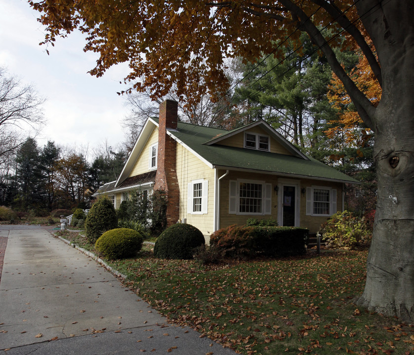 145-151 Oaklawn Ave in Cranston, RI - Building Photo