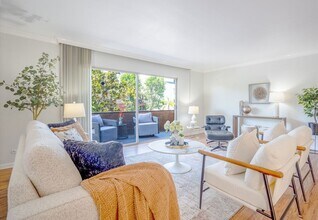 818 S Lucerne Blvd in Los Angeles, CA - Building Photo - Building Photo