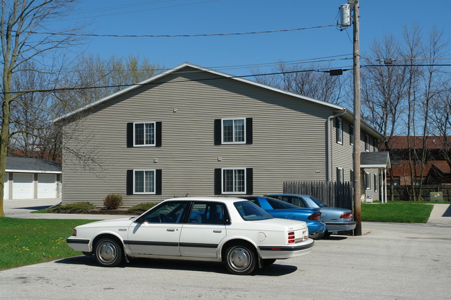 1346-1410 Macarthur Ave in Sheboygan, WI - Foto de edificio - Building Photo