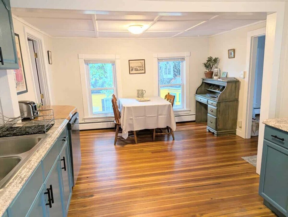 13 Cherry St in Northampton, MA - Building Photo