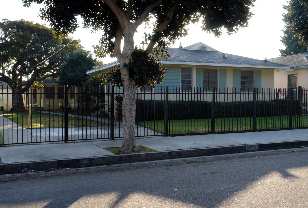 924 S Grevillea Ave in Inglewood, CA - Building Photo