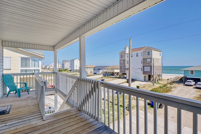 237 Seashore Dr., Unit #C in North Topsail Beach, NC - Foto de edificio - Building Photo