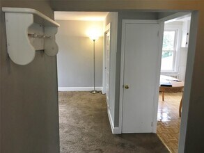 38 Totten Pl in Babylon, NY - Building Photo - Building Photo