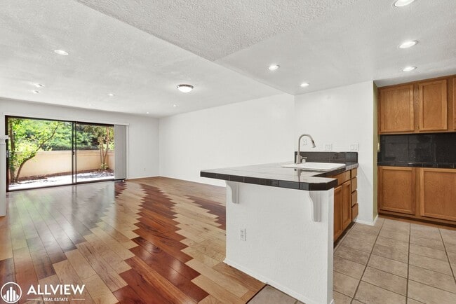 9946 Scripps Westview Way