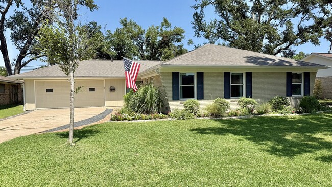 property at 6518 Lindyann Ln