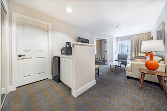 Ashland Hills Hotel Apartments in Ashland, OR - Foto de edificio - Building Photo