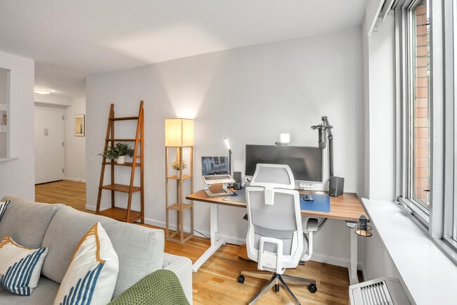 120 W 21st St in New York, NY - Building Photo - Building Photo