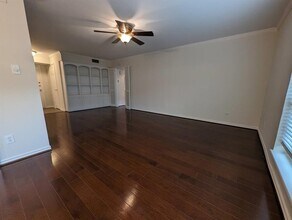 355 N Post Oak Ln, Unit 638 in Houston, TX - Building Photo - Building Photo
