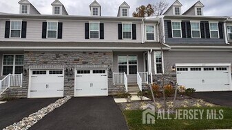 614 Fremont Dr in Englishtown, NJ - Building Photo