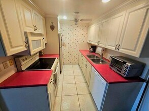 4074 Cornwall D in Boca Raton, FL - Building Photo - Building Photo