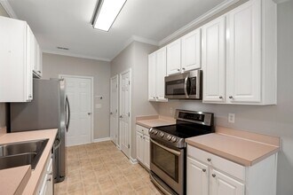 8408 Whisper Ridge Pl in Raleigh, NC - Foto de edificio - Building Photo