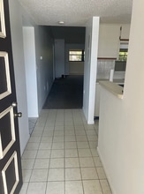 2420 Winding Creek Blvd, Unit 201 in Clearwater, FL - Foto de edificio - Building Photo