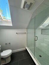 22 Harris Rd, Unit 2 in Medford, MA - Foto de edificio - Building Photo