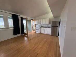 1400 San Remo Dr, Unit 1404 San Remo Drive in Pacific Palisades, CA - Foto de edificio - Building Photo