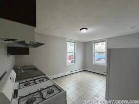 165 Hichborn St in Revere, MA - Building Photo