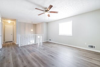 9039 Raven Dr in Jonesboro, GA - Building Photo - Building Photo