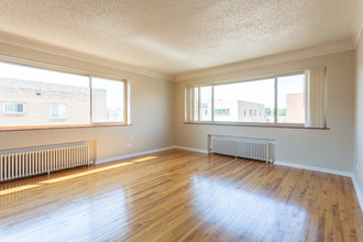 Hale Hall Apartments in Denver, CO - Building Photo - Interior Photo