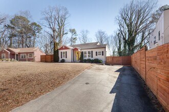 1617 Cecilia Dr SE in Atlanta, GA - Building Photo - Building Photo