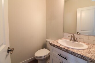 1105 S Cedar Pl in Kennewick, WA - Building Photo - Building Photo