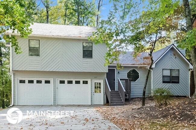 property at 8050 Sumit Wood Dr NW