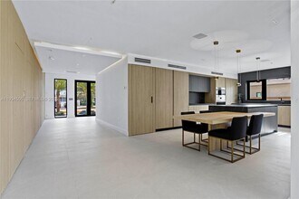 1661 Daytonia Rd in Miami Beach, FL - Building Photo - Building Photo