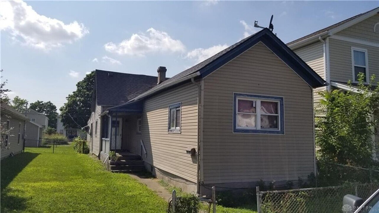 613 Steele Ave in Dayton, OH - Building Photo