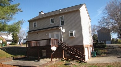 2500 Newington Ct in Clemmons, NC - Building Photo - Building Photo