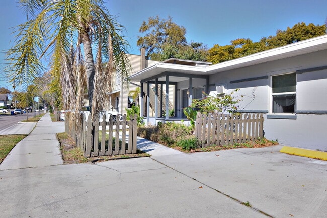 914 Hart St in Clearwater, FL - Building Photo - Building Photo