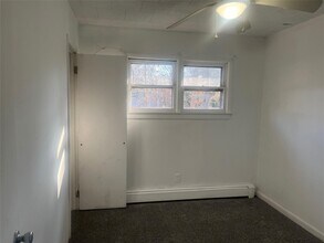 42 Peeker Ave in Mastic Beach, NY - Building Photo - Building Photo
